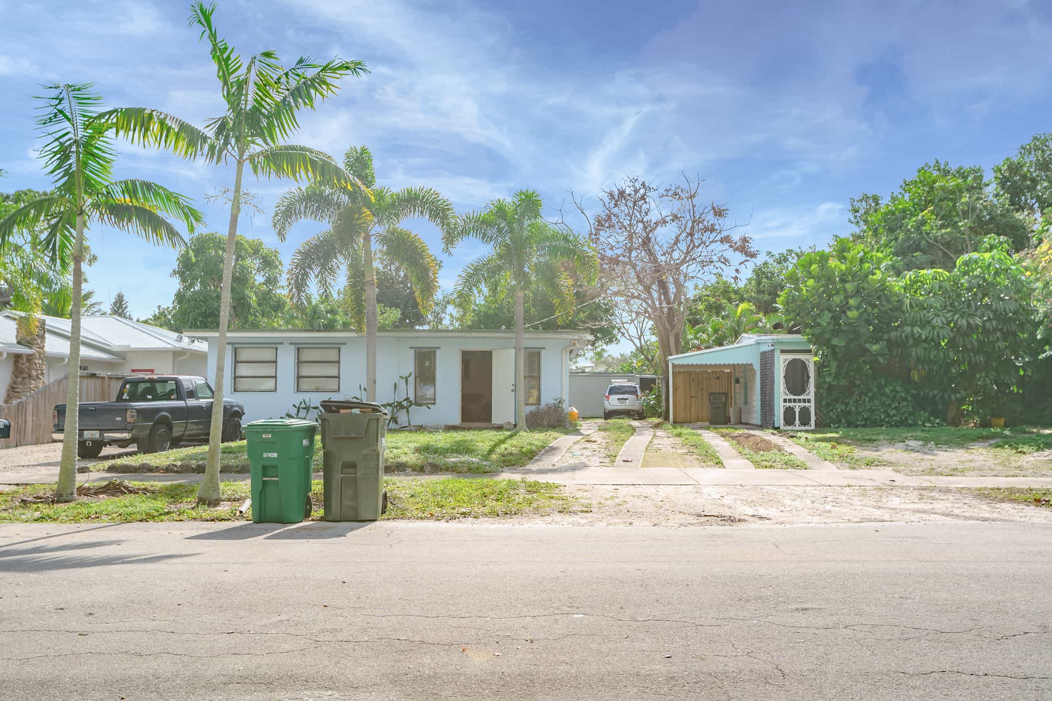 728 N Lake Ave