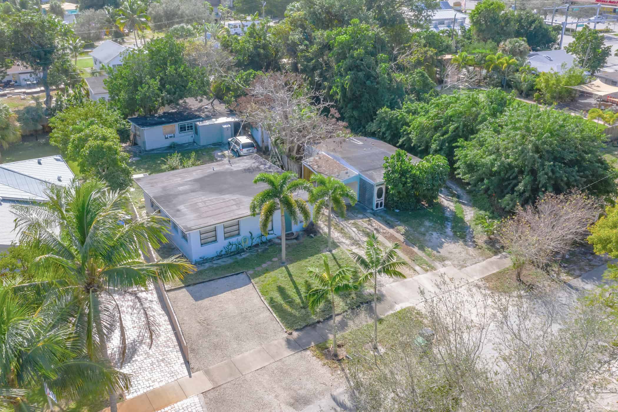 728 N Lake Ave